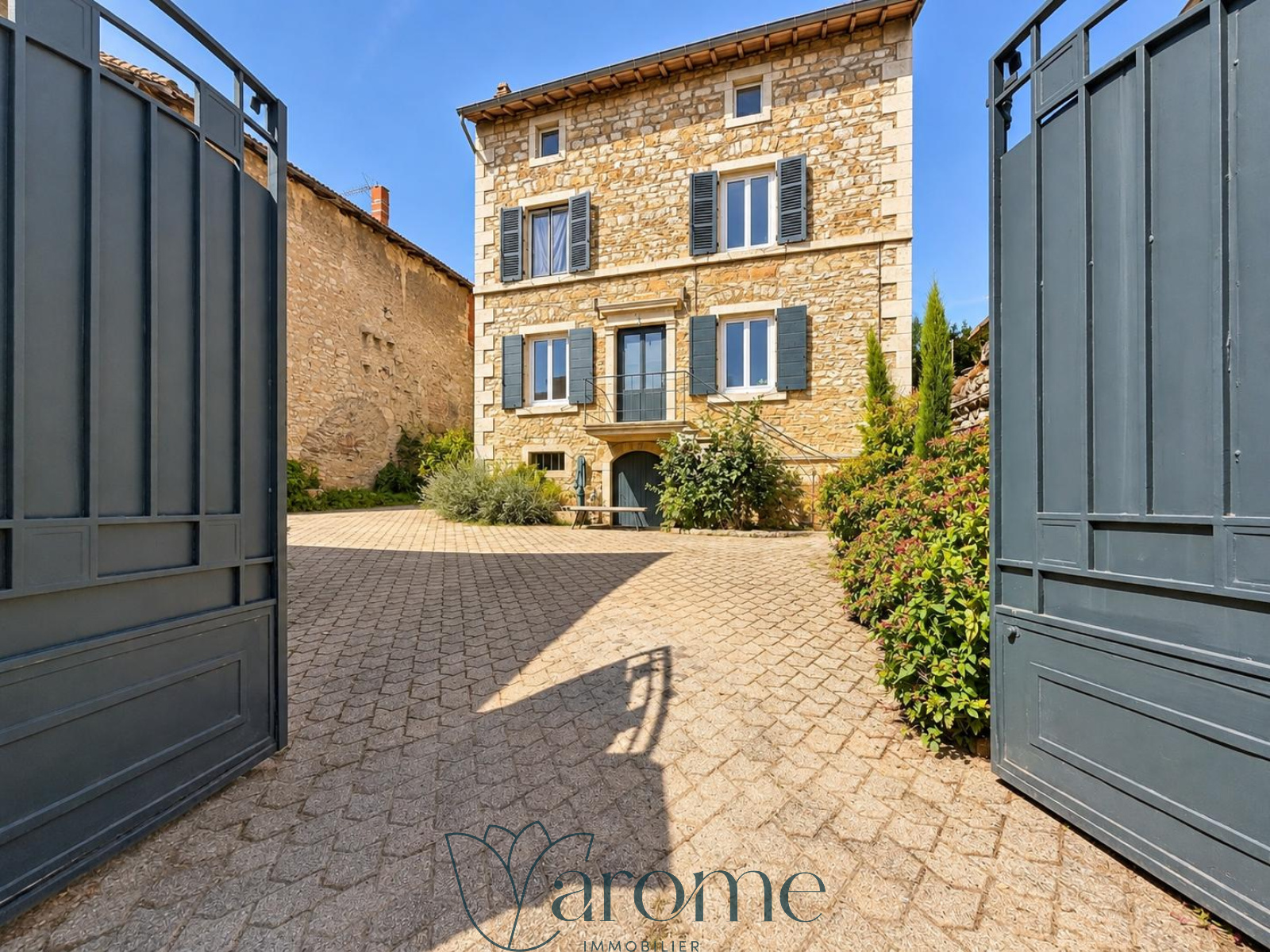Maison 6 pièces 150 m² · à Lucenay · 150 m² · 499 000 €